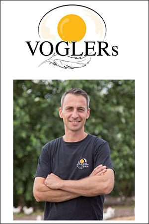 Frank Vogler bietet seinen Hühnern regelmäßig Frischluft und Platz zum Scharren